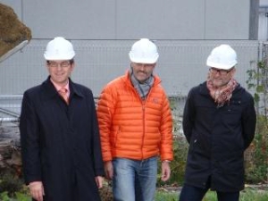 Erich Fehr (Mayor), Freddy Lei (CEO Cendres+Métaux), Nik Liechti (Architect GLS)